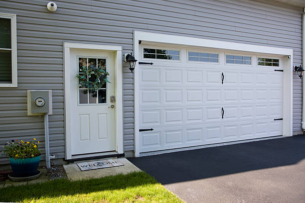 24/7 Emergency Garage Door Panel Replacement experts in Johnson County County, TN